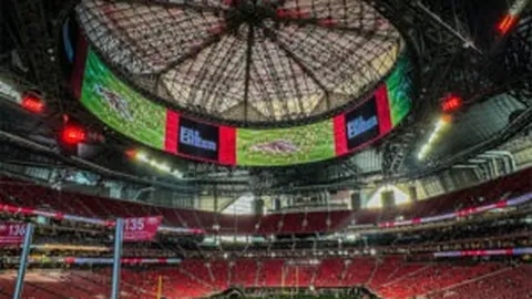 “10月20日凌晨3点西甲第10轮：姆巴佩制胜，维尼修斯助力，皇马客场2-1逆袭塞尔塔，连胜态势显著，积分迫近榜首巴萨”