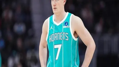 申花球员朱辰杰赛场头部受伤，官方披露具体伤情与球队近况